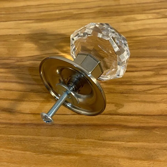 Beautiful-Stand Out Knob-Drawer-cabinet - Picture 3 of 13